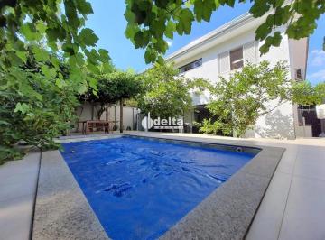 Casa · 382m² · 4 Quartos · 4 Vagas · Casa em condomínio com 4 quartos sendo 1 suíte disponível para venda no bairro Nova Uberlândia em Ub
