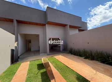 Casa · 150m² · 3 Quartos · 2 Vagas · Casa residencial com 3 quartos sendo 1 suíte disponível para locação no bairro Novo Mundo em Uberlân