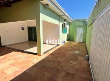 Casa · 300m² · 4 Quartos · 5 Vagas · Casa residencial com 4 quartos sendo 3 suítes disponível para locação e venda no bairro Alto Umuaram