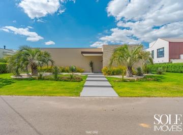 Casa · 330m² · 3 Quartos · 6 Vagas · Portal do Japy Golf Club - Residência Exclusiva no Japy Golf | 330m² com Energia Solar e Acabamento
