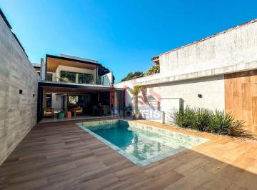e8c4c1eb086499b8b1e35ec05a94b26a429f6bd6 · Casa com 3 dormitórios à venda, 300 m² por R$ 2.500.000,00 - Itaipu - Niterói/RJ