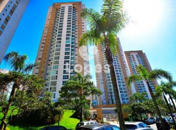 Apartamento de 4 quartos, Curitiba · Apartamento semimobiliado em Condomínio Clube.