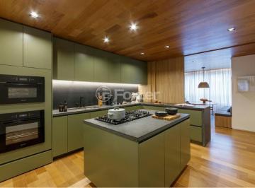 cozinha-moderna-com-ilha-central-e-armarios-verdes · Apartamento, 4 dormitórios, 334.71 m², em Jardins