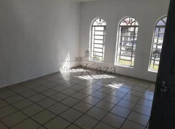Casa · 330m² · 2 Quartos · 4 Vagas · Casa com Edícula - Jacareí - Parque Itamarati - 2 Dormitórios - 330m².