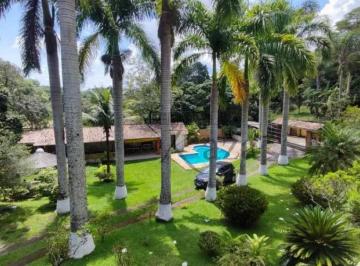 Casa · 500m² · 3 Quartos · 10 Vagas · Chácara  - Condomínio Haras Lagoinha- Jacareí - 3 Dormitórios / 2 Suíte - 1.590m²de terreno.