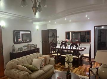 Casa · 250m² · 2 Quartos · 2 Vagas · Oportunidade - Casa - Residencial Jardim São José - 2 Suítes - 200m². Estuda permuta