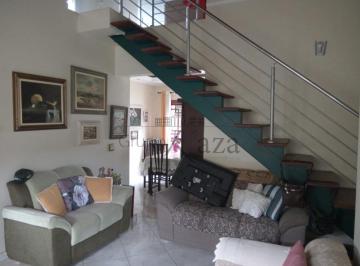 Casa · 300m² · 3 Quartos · 2 Vagas · Casa Sobrado em Jacareí