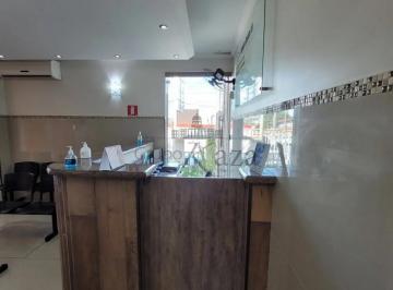 Comercial · 144m² · 5 Quartos · Ponto Comercial - Vila Pinheiro - 144m².
