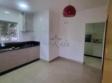 Casa · 300m² · 8 Quartos · 2 Vagas · Oportunidade - Casa Sobrado - Bosque dos Eucaliptos - 3.000m².