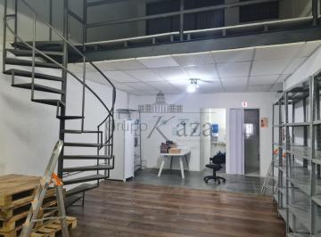 Comercial · 200m² · 1 Vaga · Ponto Comercial - Centro - 200m².