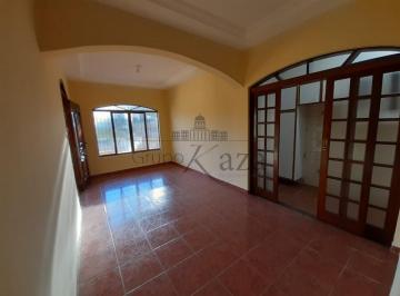 Comercial · 300m² · 3 Quartos · 3 Vagas · Casa 3 Dormitórios sendo 1 Suíte no Jardim Satélite.