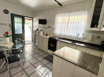 Casa · 200m² · 3 Quartos · 2 Vagas · CASA COM 150 M²/3 DORMITÓRIOS/2 VAGAS/SALÃO À VENDA NA VILA SILVIA