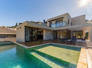 Casa · 350m² · 4 Quartos · 6 Vagas · Casa em Condomínio, 04 Suítes, 06 Vagas, Piscina Aquecida, Tanguá, Curitiba.