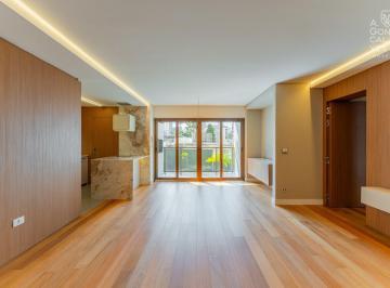 Apartamento · 100m² · 3 Quartos · 2 Vagas · Apartamento no Mainz Gutemberg, 03 Quartos, 02 Vagas, Sacada com Churrasqueira, Batel, Curitiba.