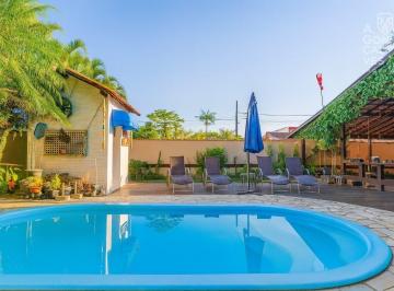 Casa · 170m² · 3 Quartos · 4 Vagas · Casa de praia com 03 Quartos, amplo terreno com piscina e churrasqueira, Guaratuba.