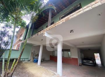 Casa · 216m² · 6 Quartos · 4 Vagas · Casa Espaçosa de 6 Quartos no Coração da Pechincha!