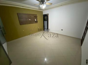 Casa · 200m² · 3 Quartos · 3 Vagas · Casa com 3 drm, 2 vagas e com 2 edículas nos fundos