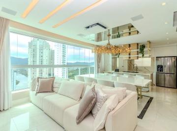 Apartamento · 230m² · 4 Quartos · 5 Vagas · Cobertura à venda no Centro em Balneário Camboriú