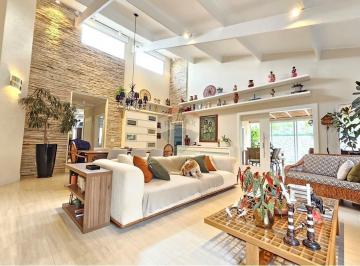 Casa · 350m² · 4 Quartos · 6 Vagas · Casa à venda no Condomínio Alphaville Residencial Dez REFORMADA