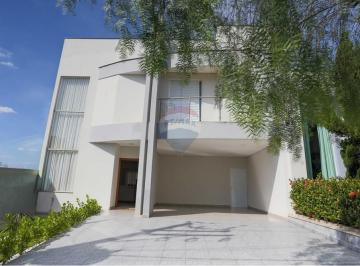 Casa · 229m² · 3 Quartos · 4 Vagas · Casa em condomínio Golden Park com 3 Quartos