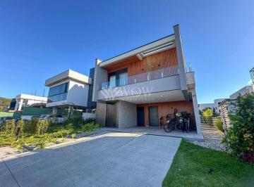 Casa · 4 Quartos · 4 Vagas · Casa a Venda Condomínio Caledônia com 4 suítes em Camboriú