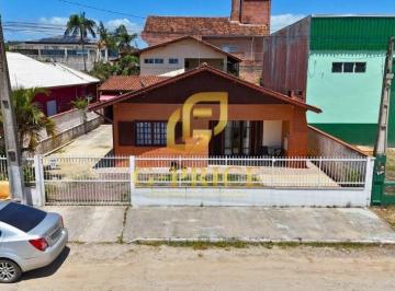 Casa · 100m² · 5 Quartos · 4 Vagas · CASA COM EDÍCULA- Vende-se Excelente Casa com Edícula Apenas 200 mts do Mar em Região Nobre de Itapo