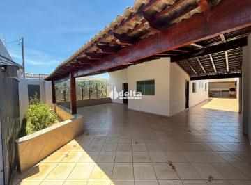 Casa · 300m² · 3 Quartos · 3 Vagas · Casa residencial com 3 quartos sendo 1 suíte disponível para locação e venda no bairro São Jorge em 