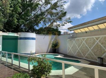 Casa · 291m² · 4 Quartos · 5 Vagas · Seu Refúgio de Luxo em Rua Arborizada e Segura