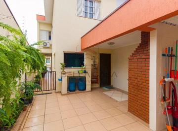 Casa · 215m² · 3 Quartos · 5 Vagas · Casa à venda com 215m², 3 quartos e 5 vagas