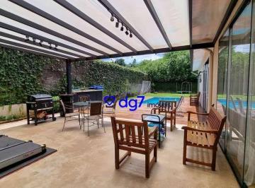52414f8b6e90a78b59f48fa3bc63e2d627235b12 · Casa em rua fechada à venda