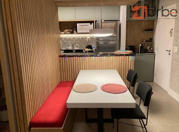 Apartamento · 94m² · 2 Quartos · 2 Vagas · Lindo apartamento reformado com 94m², 2 vagas na Lapa