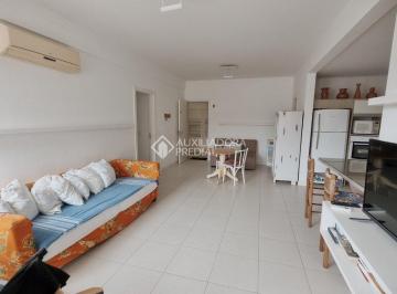 Sala · Amplo apartamento no Beco dos Milionários - Canasvieiras