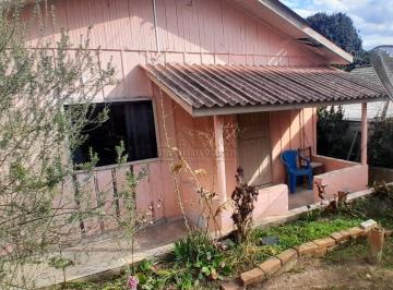 Casa · 60m² · 2 Quartos · 3 Vagas · Casa de madeira com 2 dormitórios, sala ampla, 3 v