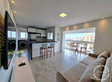 Foto 01 · Apartamento para locação no Embaré, Santos-SP: 1 quarto, 1 suíte, 2 salas, 2 banheiros, 1 vaga, 56m²