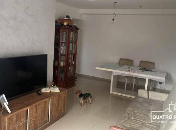 1c419fd8936e0d17ecccac27a9da6b6988a24878 · Quatro Paredes vende excelente apartamento na ABM – Associação Bosque Marapendi, com direito a clube