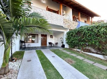 Casa · 185m² · 4 Quartos · 4 Vagas · CASA COM PISCINA E 4 QUARTOS, SENDO UM SUÍTE MASTER