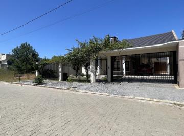 Casa · 310m² · 4 Quartos · 5 Vagas · Casa semimobiliada, 04 dormitórios em Vera Cruz