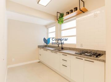 Apartamento · 56m² · 2 Quartos · 1 Vaga · Apartamento Reformado com 2 quartos e 1 vaga no Bom Fim