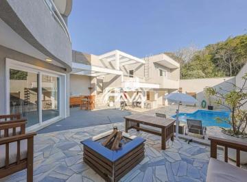 Foto 1 · 
                    Casa mobiliada com 3 suítes, piscina, 2 vagas de garagem, no Orleans, Curitiba/
