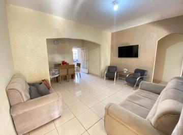 Casa · 242m² · 4 Quartos · 3 Vagas · Excelente Casa com 4 quartos, Conforto, elegância e praticidade no Bairro Florestal!