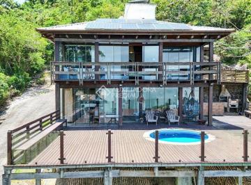 Casa · 340m² · 3 Quartos · Santuário Moderno no Ribeirão da Ilha: Casa Madeira/Vidro e Vista Total de Floripa.