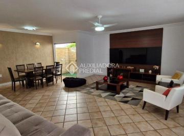 Casa · 193m² · 4 Quartos · 4 Vagas · Casa com 4 quartos e 2 suítes no Santa Mônica