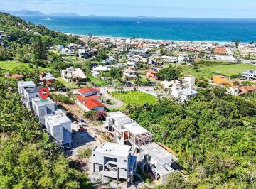 Casa · 139m² · 2 Quartos · 2 Vagas · Alto Padrão em Garopaba com Vista Panorâmica do Mar