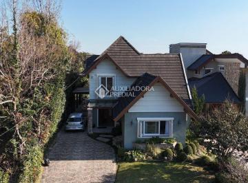 Casa · 290m² · 3 Quartos · 2 Vagas · Residência no Condomínio Quinta da Serra, em Canela