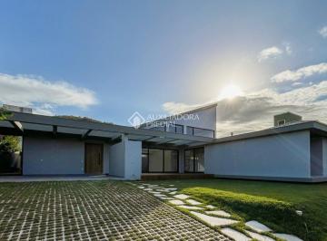 Casa · 365m² · 3 Quartos · 2 Vagas · Casa em condomínio no Rio Tavares, Florianópolis