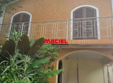 Casa · 211m² · 4 Quartos · 2 Vagas · Casa Ampla em Localização Estratégica. Ideal para Residência ou Comércio
