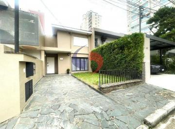 Casa · 240m² · 3 Quartos · 2 Vagas · Brooklin: Casa de Vila em Rua Fechada com Portão Automático