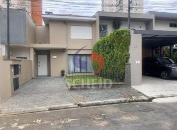 Casa · 240m² · 3 Quartos · 2 Vagas · Brooklin: Casa de Vila em Rua Fechada com Portão Automático