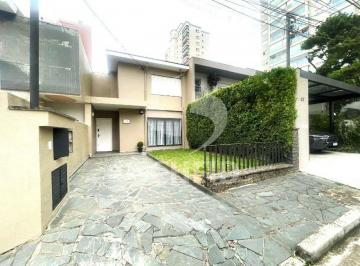 Casa · 240m² · 3 Quartos · 2 Vagas · Brooklin: Casa de Vila em Rua Fechada com Portão Automático