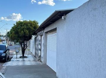 Casa de 3 quartos, Gama · Casa três quartos, de esquina com casinha nos fundos, Gama oeste